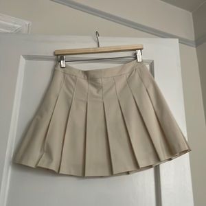Aritzia Sunday best pleated white skirt
